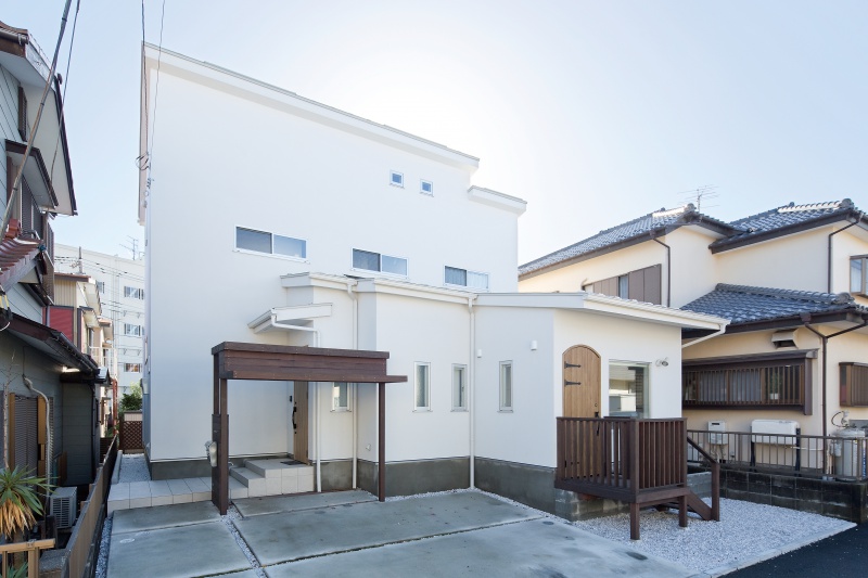 憧れは地域に愛されるパン屋さん 光あふれる住まいに家族もにっこり 夢を叶えた店舗併用住宅 神奈川での注文住宅は山下建設 イメージをカタチにする技術力で思いっきりmystyleの家を提案