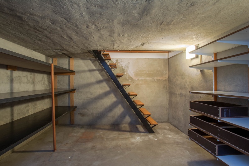 隠れ家的な地下室の設計