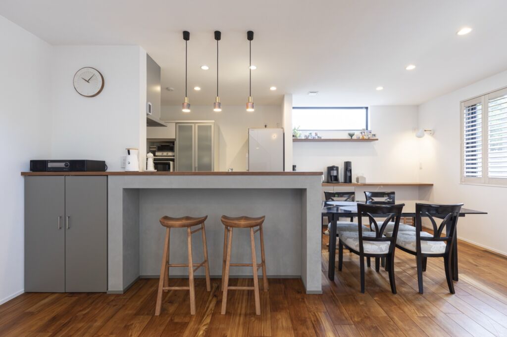 ソイルペイント、バルペイント、モールテックスの違いは?人気の塗料を比較