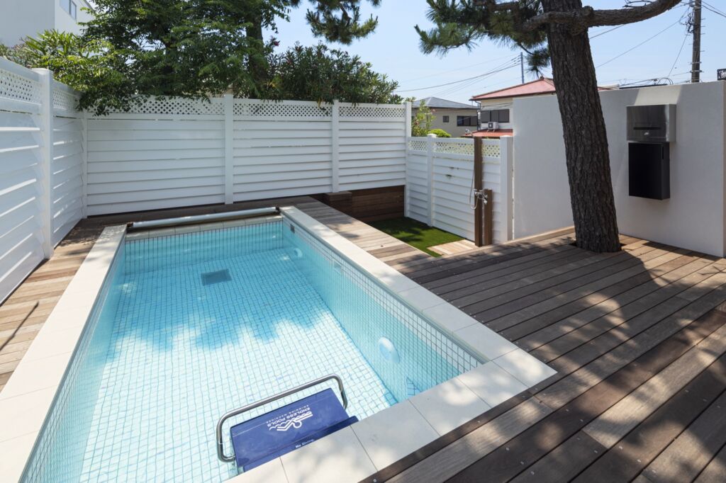 「夏を満喫する家」施工事例特集 (前編) ~流水プールや屋上風呂、バーベキューまで~